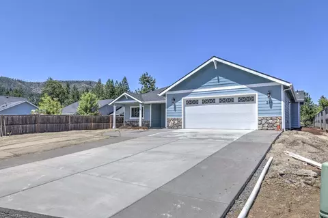 264 Pomeroy View Dr, Cave Junction, OR 97523