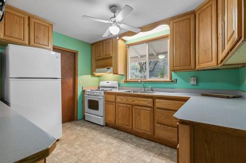 5445 W Side Rd, Cave Junction, OR 97523 photo 9