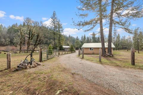 5445 W Side Rd, Cave Junction, OR 97523 photo 2