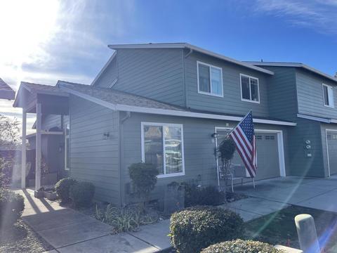 326 Live Oak Loop, Central Point, OR 97502 photo 2