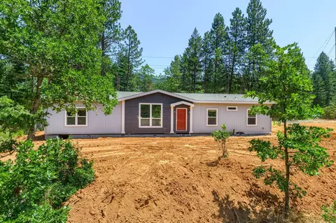 901 N Old Stage Rd, Cave Junction, OR 97523