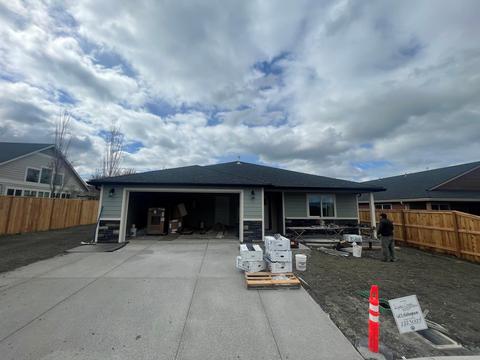 689 Nottingham Ter, Eagle Point, OR 97524 photo 1