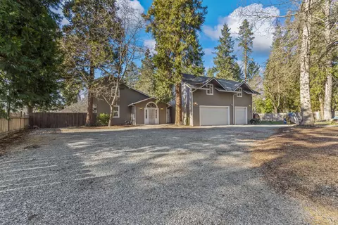 404 Whispering Pines Ln, Grants Pass, OR 97527