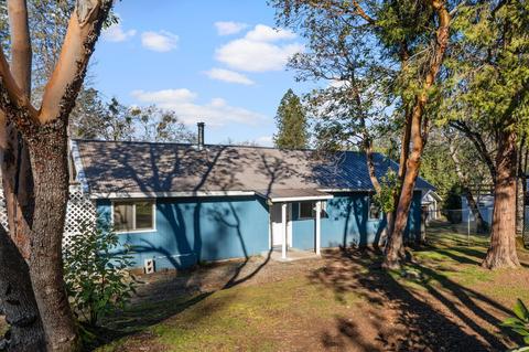 5990 Cloverlawn Dr, Grants Pass, OR 97527