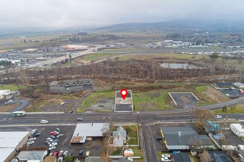 604 N Main St, Phoenix, OR 97535 photo 11