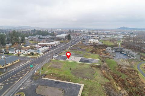 604 N Main St, Phoenix, OR 97535 photo 3