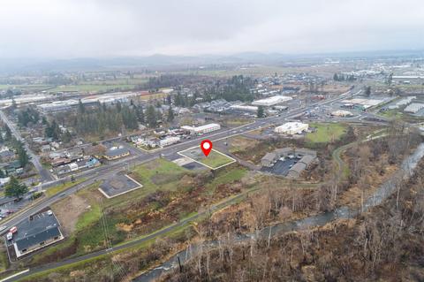 608 N Main St, Phoenix, OR 97535 photo 4