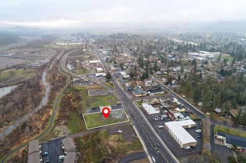 608 N Main St, Phoenix, OR 97535 photo 5