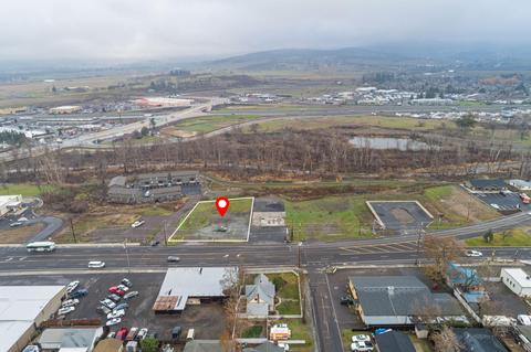 608 N Main St, Phoenix, OR 97535 photo 8