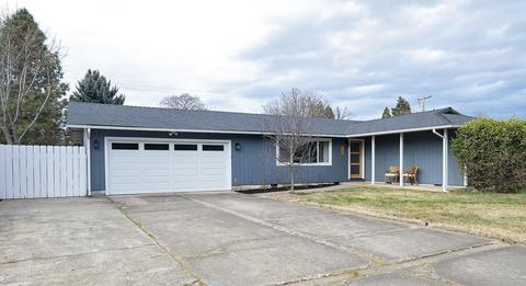708 Talbot St, Eagle Point, OR 97524 photo 1