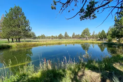 9020 S Highway 97, Redmond, OR 97756