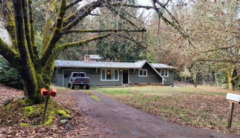 237 7th St, Glendale, OR 97442 photo 1