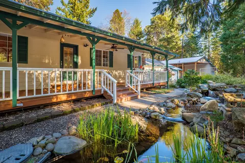 10596 W Evans Creek Rd, Rogue River, OR 97537