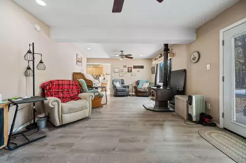 Living - 22344 Pheasant Ln, Chiloquin, OR 97624 photo 1 of 2