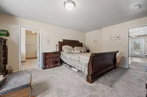 Bedroom - 22344 Pheasant Ln, Chiloquin, OR 97624 photo 2 of 7
