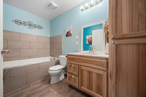 Bath - 22344 Pheasant Ln, Chiloquin, OR 97624 photo 1 of 3