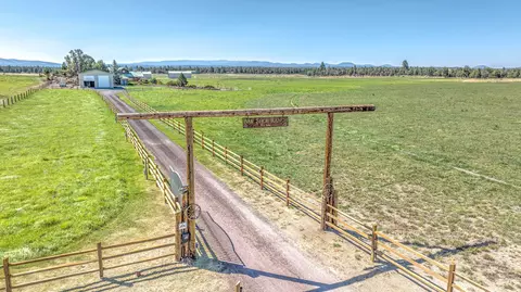 24269 Dodds Rd, Bend, OR 97701 photo 2