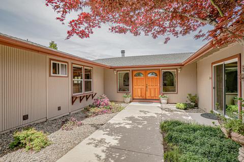 7560 Wagner Creek Rd, Talent, OR 97540