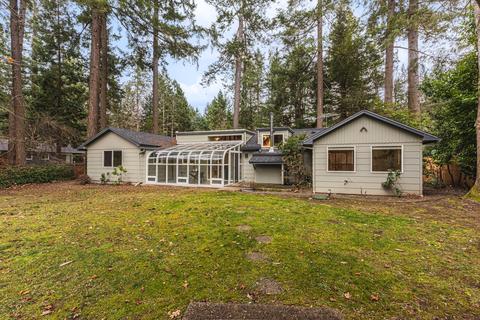 450 Whispering Pines Ln, Grants Pass, OR 97527