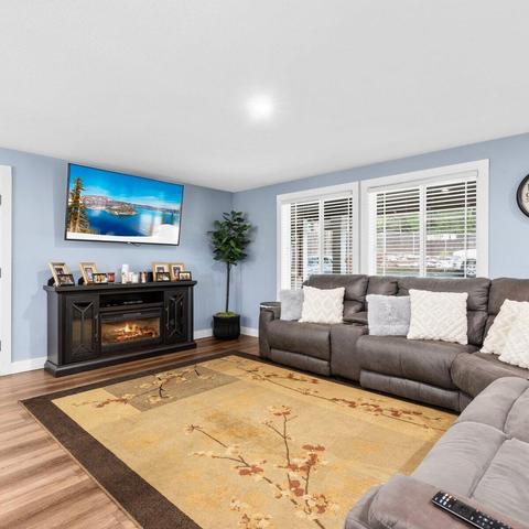 1338 Summit Loop, Grants Pass, OR 97527 photo 2