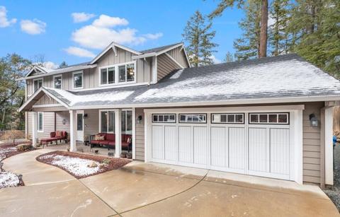 1338 Summit Loop, Grants Pass, OR 97527 photo 1