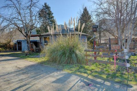 5000 Rogue River Hwy, Gold Hill, OR 97525