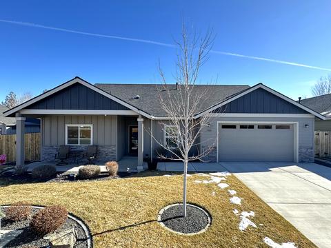 748 NW 29th St, Redmond, OR 97756