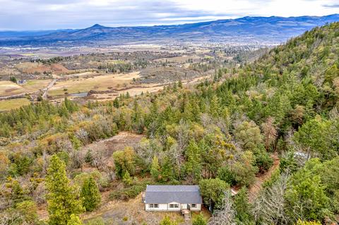 8080 Griffin Creek Rd, Medford, OR 97501