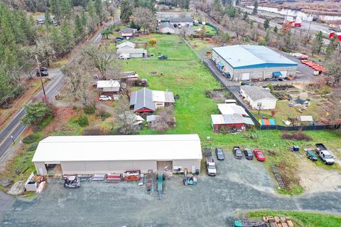 954 Ort Ln, Merlin, OR 97532