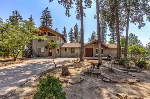 17153 Antioch Rd, White City, OR 97503
