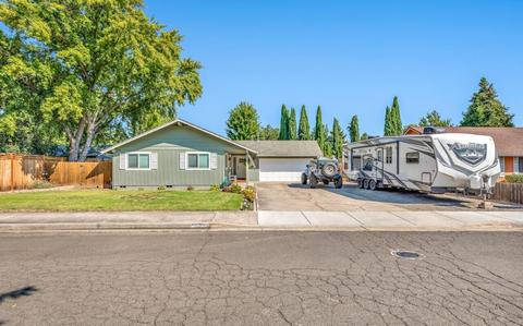 584 Arbor Dr, Medford, OR 97501