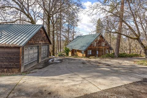 535 Trails End Ln, Eagle Point, OR 97524 photo 2