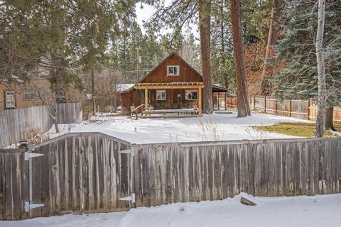 547 E Jefferson Ave, Sisters, OR 97759