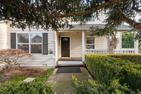144 Lucas Ct, Eagle Point, OR 97524 photo 2