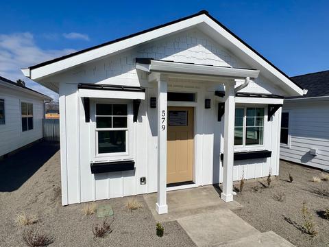 579 Coffee Ln, Ashland, OR 97520