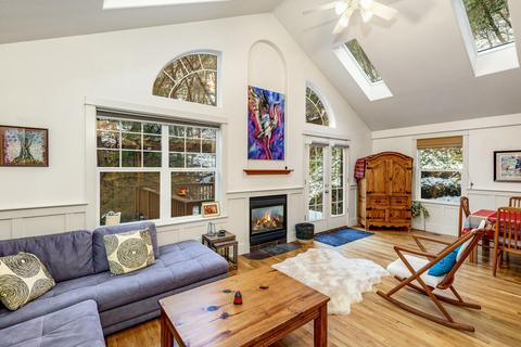 650 Weller Ln, Ashland, OR 97520