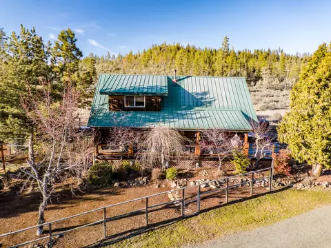 800 Crowfoot Rd, Eagle Point, OR 97524 photo 1
