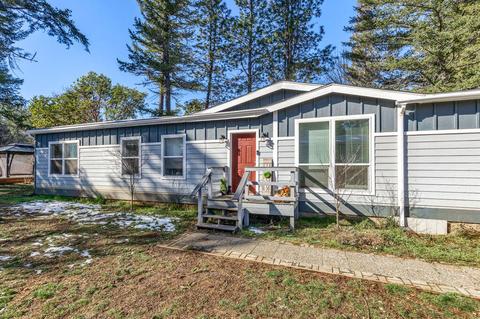 537 W River St, Cave Junction, OR 97523