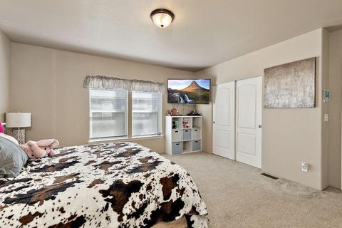 537 W River St, Cave Junction, OR 97523 photo 11