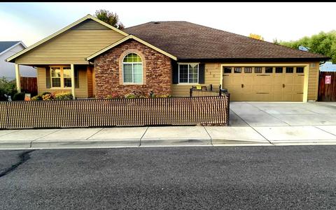 610 Nottingham Ter, Eagle Point, OR 97524 photo 1