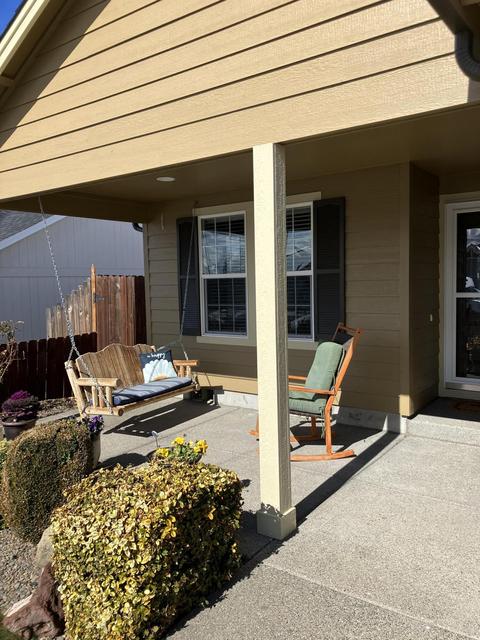 610 Nottingham Ter, Eagle Point, OR 97524 photo 2
