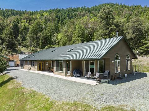 1036 Winona Rd, Grants Pass, OR 97526