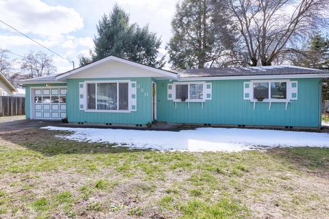 320 Ortega Ave, Eagle Point, OR 97524 photo 1