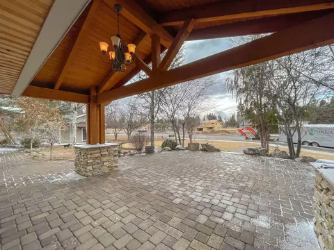 63151 NW Vista Meadow Ln, Bend, OR 97703