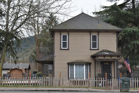 268 2nd Ave, Gold Hill, OR 97525