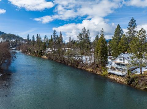 22058 Highway 62, Shady Cove, OR 97539