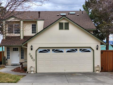3960 SW Ben Hogan Dr, Redmond, OR 97756