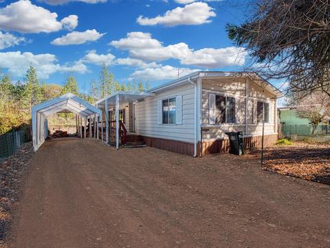 231 Honeybee Ln, Cave Junction, OR 97523