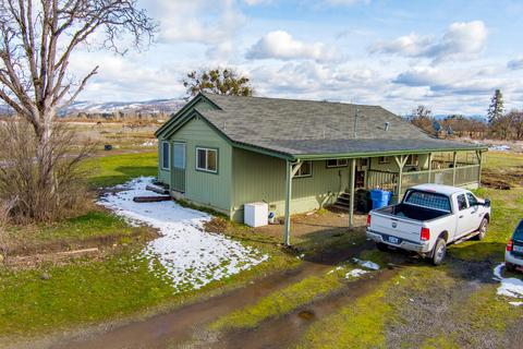 775 Trails End Ln, Eagle Point, OR 97524 photo 4