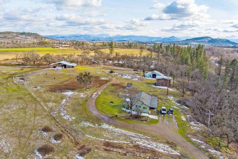 775 Trails End Ln, Eagle Point, OR 97524 photo 6